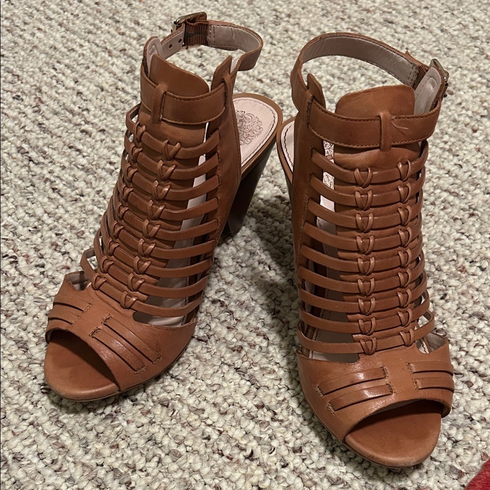 Vince Camuto tan strappy sandal gladiator 6.5